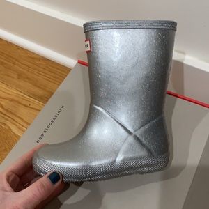 Brand NEW in box! Hunter Toddler boots. Size 9/10. EU 25